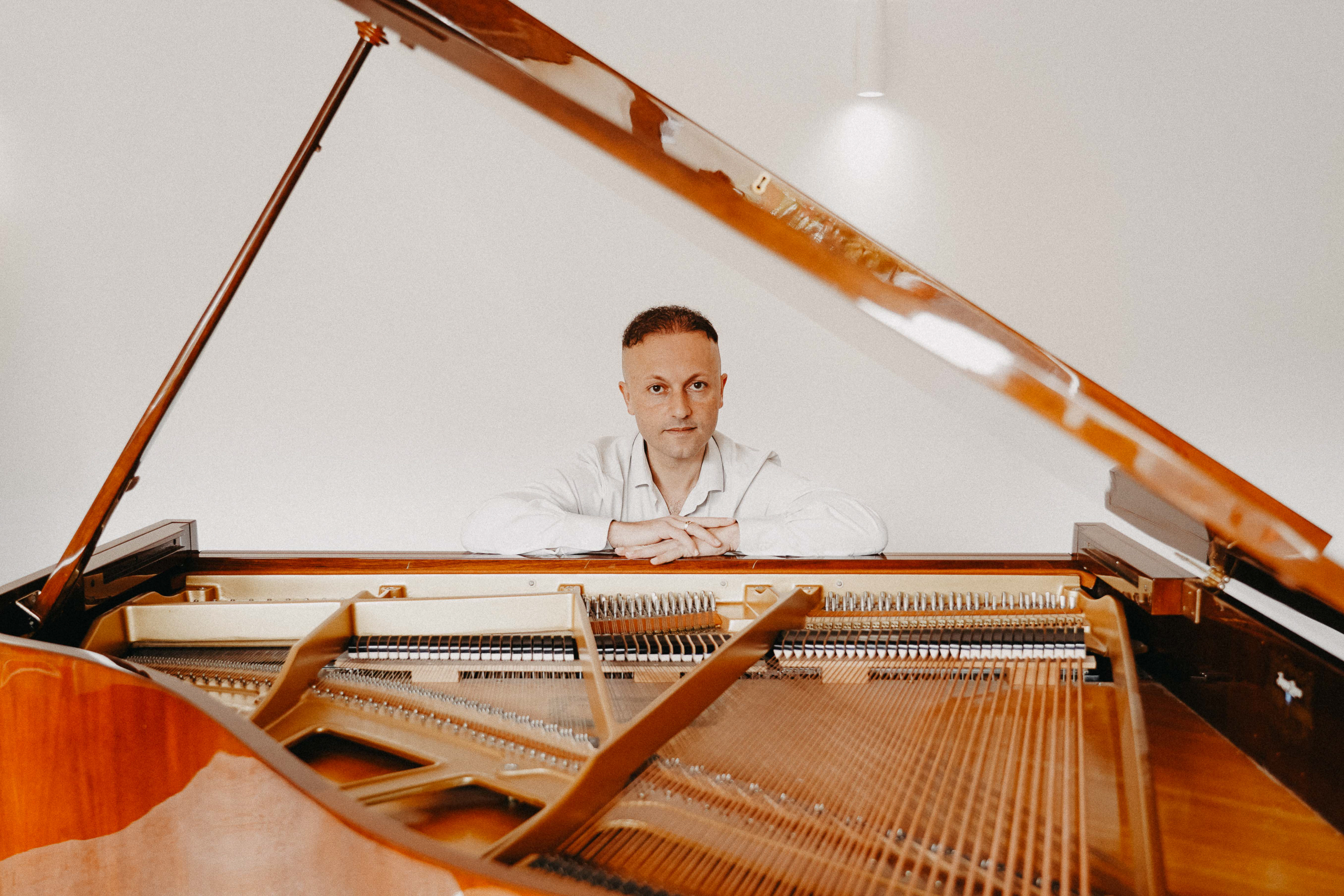 Compositeur de musique de film Kirsten Harma au travail